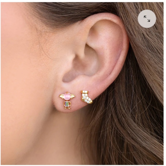 SOLD! Girls Crew Harry Potter Dobby is a Free Elf Earrings Studs Set NWOT - Picture 3 of 3